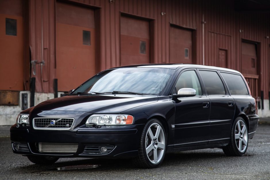 download 04 Volvo V70 workshop manual