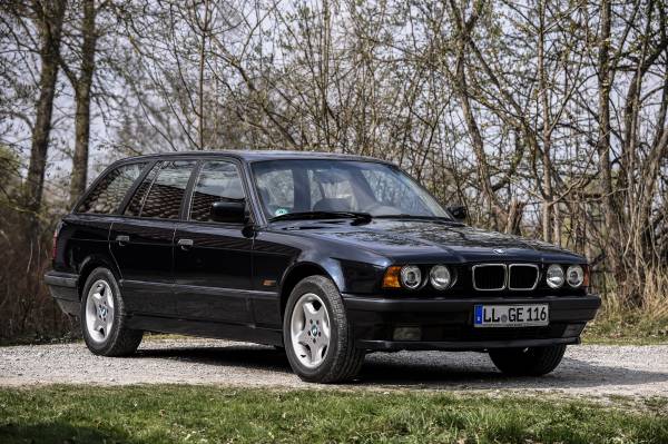 download BMW 5 E34 520i able workshop manual