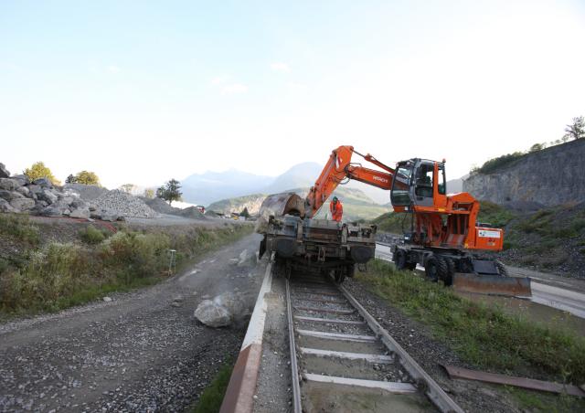 download Hitachi Zaxis 180W Wheeled Excavator able workshop manual