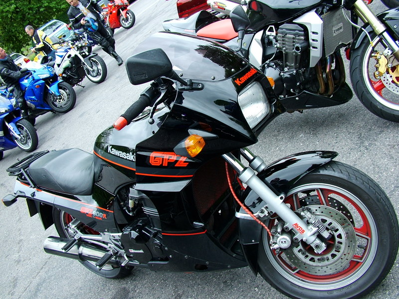 download Kawasaki GPZ900R Motorcycle In Free Preview able workshop manual